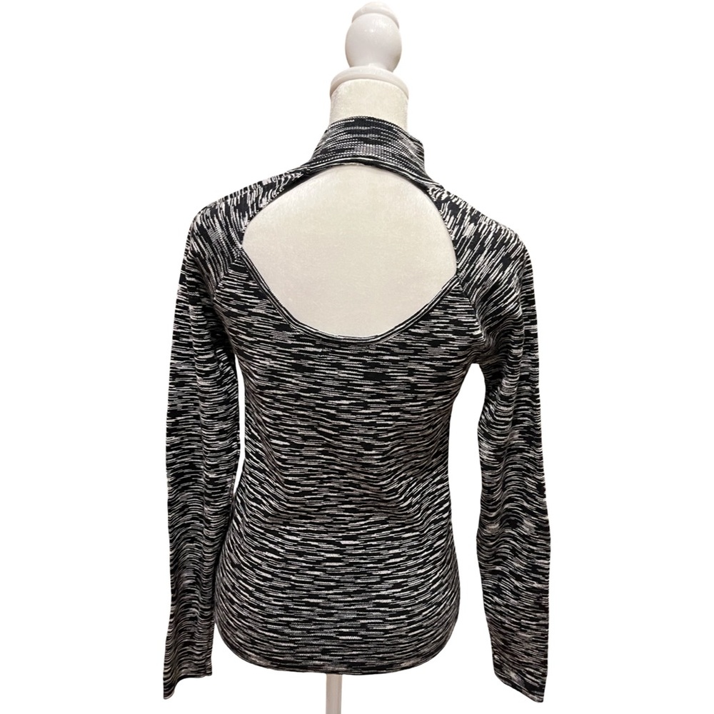 T Tahari Black and White Long Sleeve Turtleneck Top